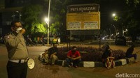 TNI-Polri pun dikerahkan agar mempercepat jalannya vaksinasi demi mencapai herd immunity pada masyarakat.