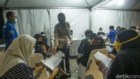 Program vaksinasi massal ini akan digelar pada 100 lokasi dan pelaksanaannya berlangsung hingga 30 Juni 2021. Polda Metro Jaya telah mempersiapkan 600 tenaga kesehatan yang telah diberi pelatihan khusus.