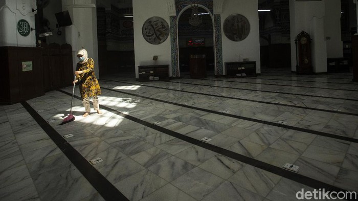 cut mutia Pemerintah resmi meniadakan kembali pelaksanaan shalat berjamaah di Masjid di zona merah covid-19.