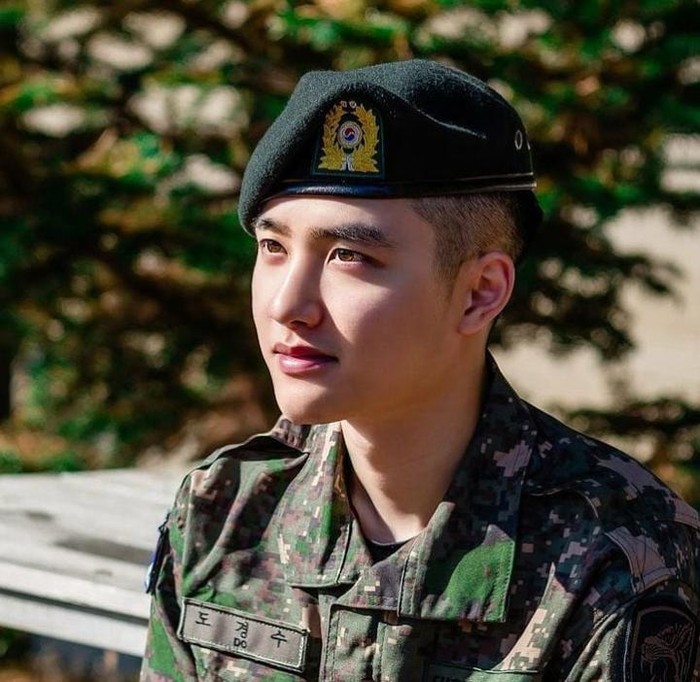 Galeri Do Kyungsoo 10 Gaya Kulineran Keren D.O. EXO yang Bakal Rilis Album Solo