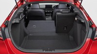 Sebagai mobil hatchback, metode pembukaan pintu bagasi dari Honda All New Civic Hatchback ini lebih lebar dan akses menuju bagasi menjadi lebih luas. Foto: Dok. Honda