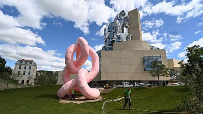 Ini Dia Karya Arsitektur Nyeleneh Tapi Keren di Prancis Bagi pecinta dunia arsitektur, nama Frank Gehry sudah akrab. Karya nyeleneh dan tidak biasa sudah menghiasi kota-kota di dunia. Ini dia karya terbarunya!
