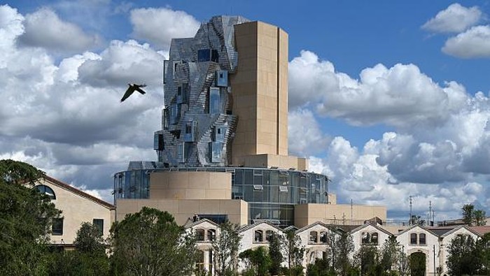 Bagi pecinta dunia arsitektur, nama Frank Gehry sudah akrab. Karya nyeleneh dan tidak biasa sudah menghiasi kota-kota di dunia. Ini dia karya terbarunya!