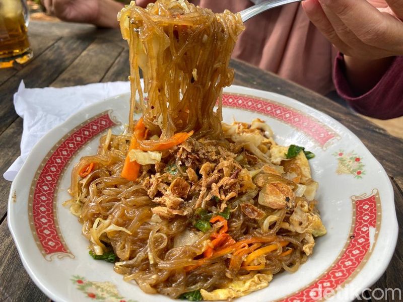  Makan Mi Lethek dan Nasi Liwet di 'Hutan' Pinggir Situ Pengasinan