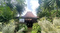 Sebenarnya inilah Joglo Nusantara yang dimaksud Heri. Berada di lahan seluas 7.000 meter persegi, joglo ini masih kerap digunakan sampai sekarang.