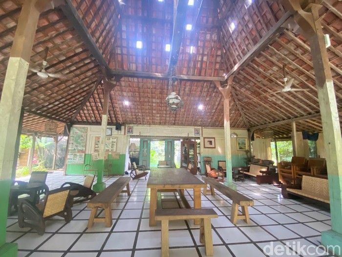 Joglo Nusantara: Makan Mi Lethek dan Nasi Liwet di βHutanβ Pinggir Situ Pengasinan Joglo Nusantara: Makan Mi Lethek dan Nasi Liwet di βHutanβ Pinggir Situ Pengasinan