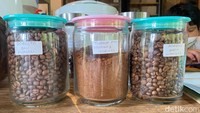 Ragam kopi nusantara juga tersedia di Joglo Nusantara. Kopi arabica, robusta, dan mix bisa menemani santai kamu.