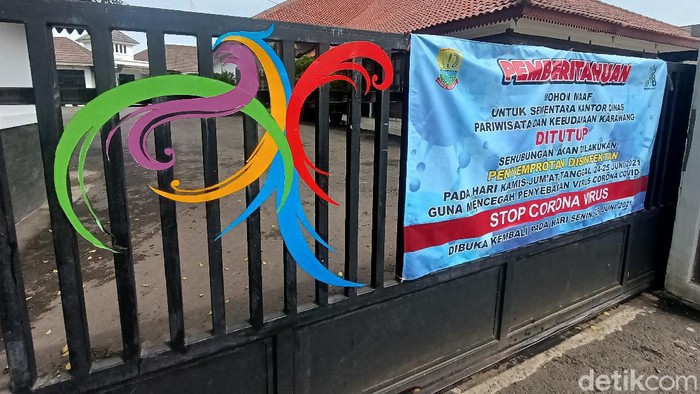 Kantor Disparbud Karawang ditutup gegara ada pegawai COVID-19.