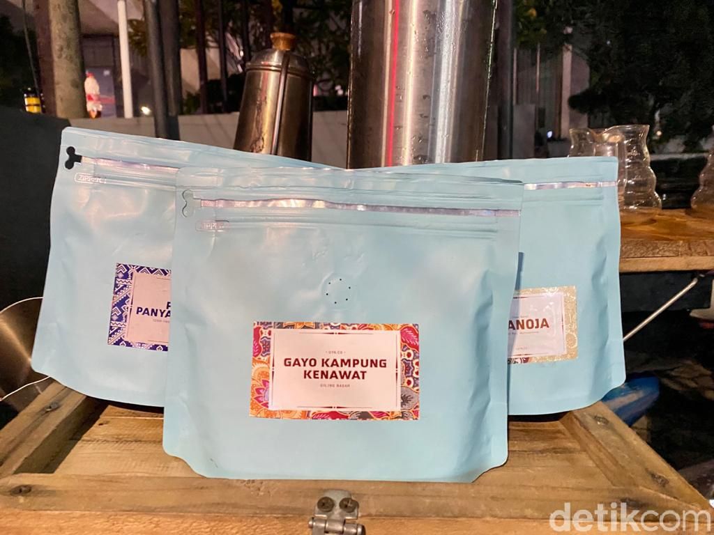 Unik! Kedai Kopi Guyon Jualan Kopi Pakai Motor Tua V80