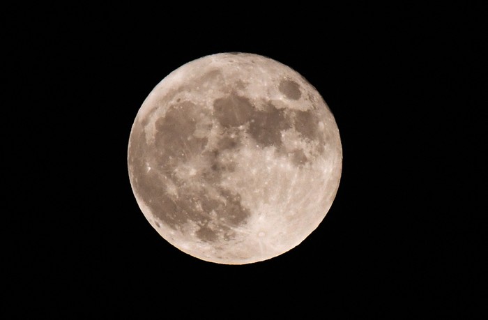 A strawberry moon, the last super moon of 2021 is seen over Washington, DC, on June 24, 2021. - The first full moon of summer 2021, also known as the Strawberry Moon, rises June 24, marking the last supermoon of the year. Junes full moon is often referred to as the Strawberry Moon because it falls during the strawberry harvesting season in the northeastern US. Similarly, Junes full moon has also been called the Rose Moon because it occurs around the time roses bloom. (Photo by Olivier DOULIERY / AFP)
