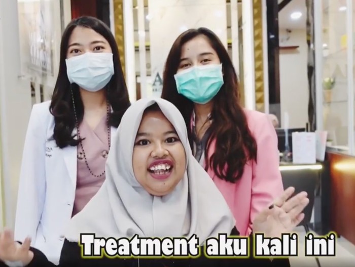 Kekeyi Kekeyi suntik untuk menghilangkan double chin