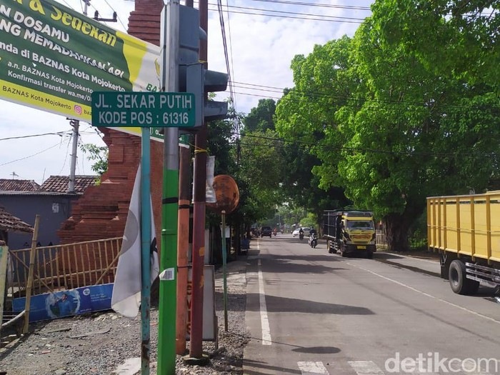 Satgas COVID-19 Kota Mojokerto menetapkan Klaster Sekarputih. Ada 15 warga lingkungan tersebut yang positif COVID-19, dan 4 orang meninggal terpapar Corona.