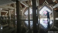 Sebelumnya Pemerintah Provinsi DKI Jakarta telah memperketat pemberlakukan pembatasan kegiatan masyarakat (PPKM). Salah satunya, dengan tidak mengadakan Salat Jumat berjamaah di masjid.