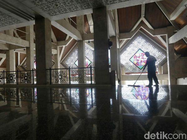 Bukan Zona Merah Masjid At Tin Siap Gelar Salat Jumat Prokes Ketat