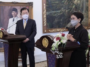 Menlu RI-Korea Selatan Kerja Sama Kembangkan Vaksin-Obat Corona