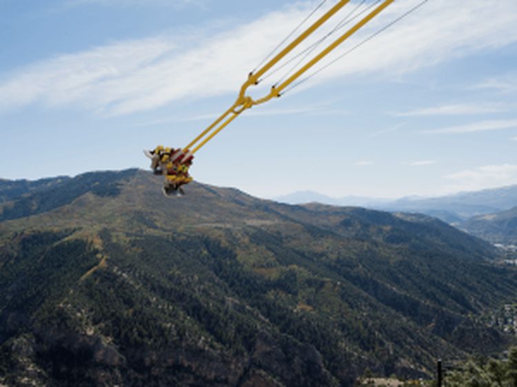 Foto Wahana Ayunan Raksasa di Atas Ketinggian 396 M, Berani Coba?