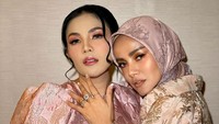 Olla Ramlan dan Nindy Ayunda dulu sedekat ini. (Foto: dok. Instagram @ollaramlanaufar) 