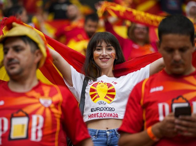 Para Suporter Cantik Bakar Semangat Euro 2020