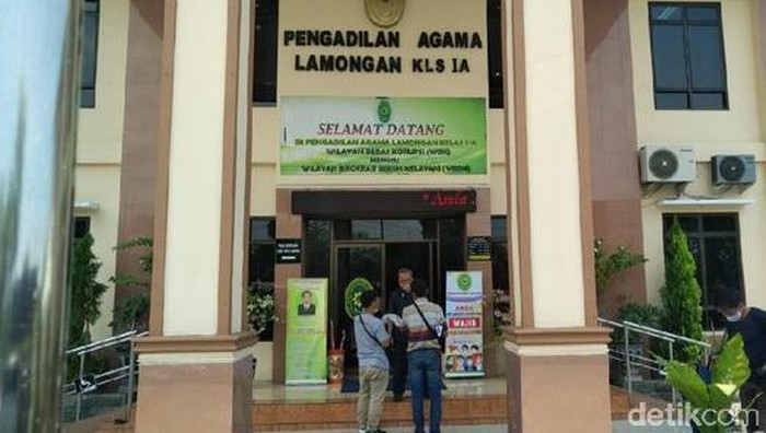 Ada 237 pasangan yang mengajukan dispensasi nikah (Diska) ke Pengadilan Agama (PA) Lamongan. Angka itu terhitung sejak Januari hingga pertengahan Juni 2021.