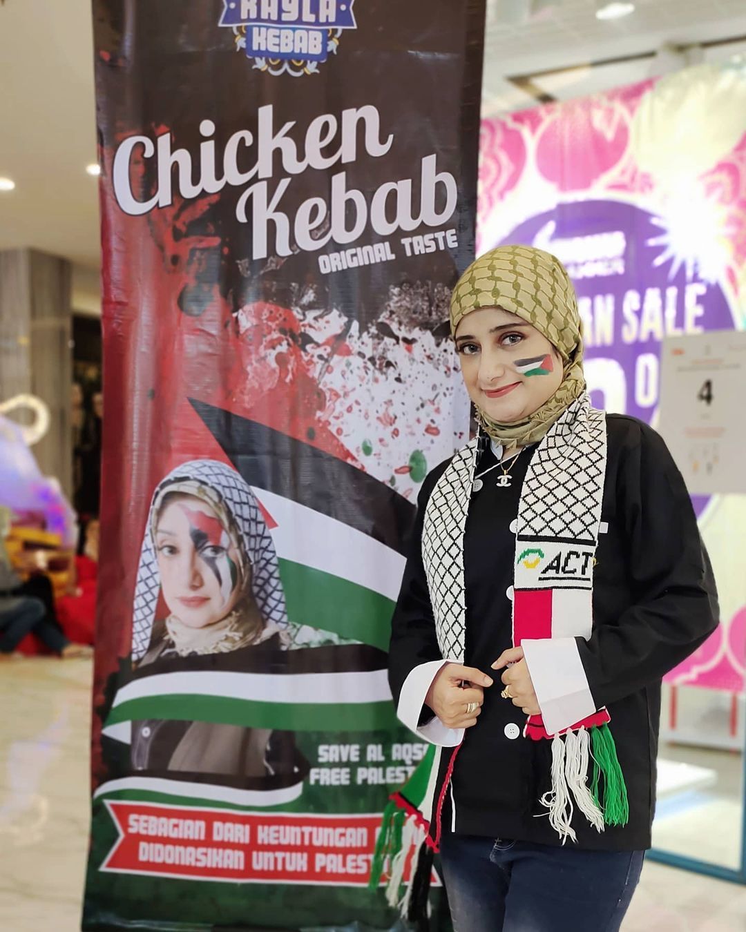 Inspiratif! Wanita Cantik Penjual Kebab Ini Donasikan Sebagian Penghasilan untuk Palestina