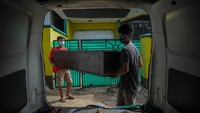 Biasanya permintaan hanya empat peti jenazah per hari. hingga Jumat 25 Juni 2021 pukul 13.00 berdasakan data https://pikobar.jabarprov.go.id/ 81 orang meninggal akibat COVID 19 sehingga menjadi 2.894 orang meninggal di Jawa Barat selama pandemi. 