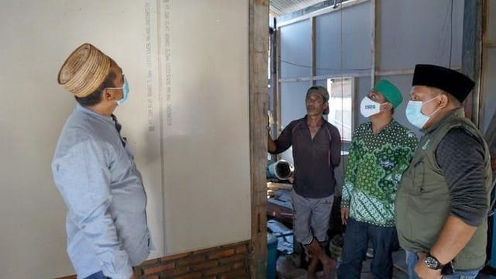 Potret Recovery Pascagempa Sulawesi Barat Gempa yang terjadi di Sulawesi Barat pada Januari 2021 lalu masih menyisakan duka untuk para korban. Tak sedikit dari mereka yang harus kehilangan tempat tinggal, keluarga, bahkan harus merelokasi tempat tinggal mereka ke tempat baru karena lokasi lama tak bisa lagi ditempati.
