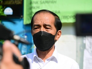 Tinjau Gudang Bulog, Jokowi Pastikan Bantuan Beras Selama PPKM Berjalan