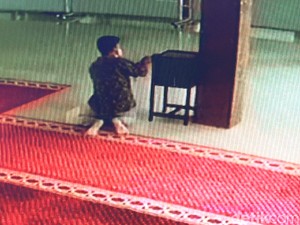 Keterlaluan! Muda-mudi di Maros Mesum di Dalam Masjid dan Curi Kotak Amal