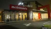 Tempat makan seperti McD juga ikut tutup mengikuti anjuran pemerintah.