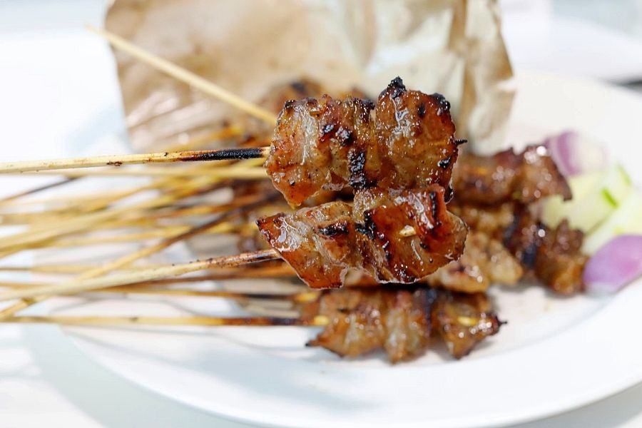 Selain Sate Babi Ah Pui, Ini 7 Sate Enak di Singapura yang Laris Manis