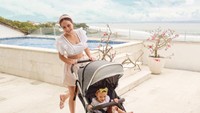 Ia kembali menjadi sorotan karena geram dengan tingkah netizen yang menghina perkembangan sang anak. Shandy menganggap netizen tersebut telah melecehkan sang anak secara verbal. Foto: Instagram @shandyaulia