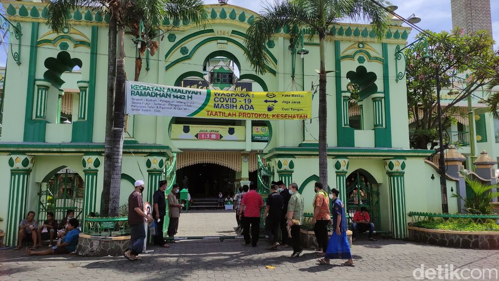 Suasana Jumatan di Masjid Agung Kauman Semarang, Jumat (25/6/2021)