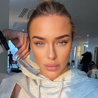 Mahrez melamar Taylor Ward setelah 18 bulan berpacaran. Wanita yang berprofesi sebagai model tersebut diminta untuk mejadi istrinya ketika mereka berlibur ke Mykonos, Yunani.Foto: Instagram @taylorwardx