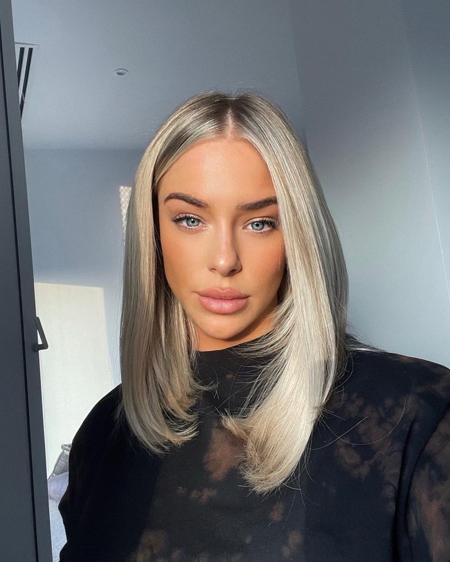 Selain model seksi, Taylor Ward sendiri dikenal sebagai anak miliuner bintang Real Housewives of Cheshire Dawn Ward dan mantan pemain bola Ashley Ward. Ia pun pernah jadi perbincangan karena di acara Loose Women mengaku melakukan operasi payudara di usia 21 tahun. Foto: Instagram @taylorwardx