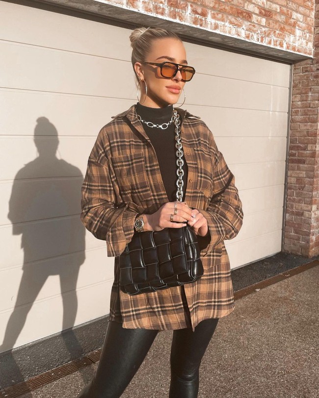 Dikatakan jika pemain bola kelahiran Perancis itu cukup lama memilih cincin pertunangan yang tepat untuk memberi kejutan pada sang kekasih. Taylor sama sekali tidak menyangka dan benar-benar bahagia. Riyad memilih cincinnya sendiri dan membuatnya didesain spesial. Ada perayaan besar dengan sampanye setelahnya, kata sumber.  Foto: Instagram @taylorwardx