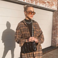 Dikatakan jika pemain bola kelahiran Perancis itu cukup lama memilih cincin pertunangan yang tepat untuk memberi kejutan pada sang kekasih. Taylor sama sekali tidak menyangka dan benar-benar bahagia. Riyad memilih cincinnya sendiri dan membuatnya didesain spesial. Ada perayaan besar dengan sampanye setelahnya, kata sumber.  Foto: Instagram @taylorwardx