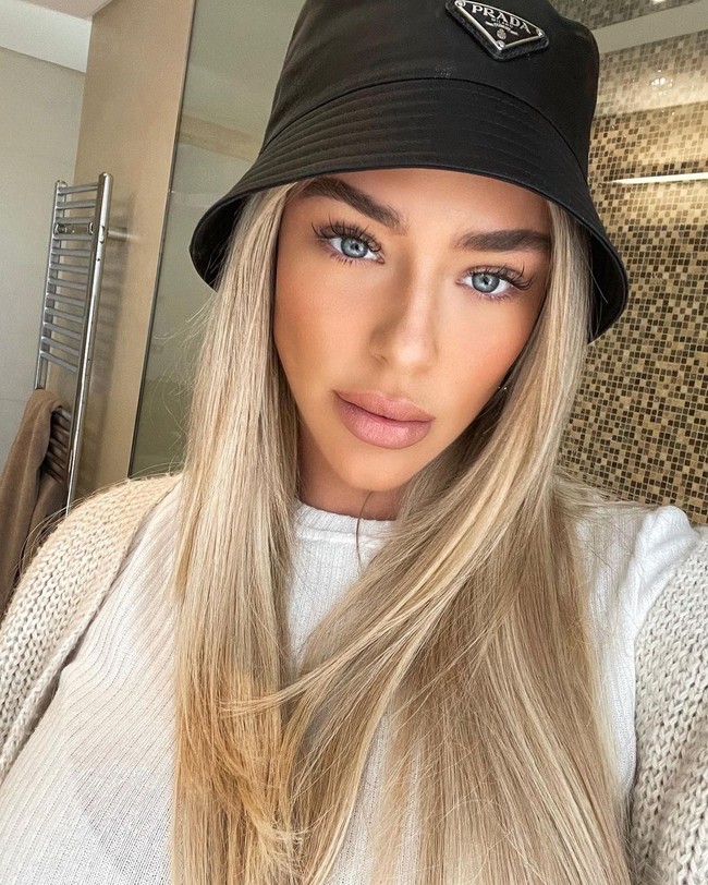 Dirumourkan pula jika Mahrez telah membeli rumah untuknya senilai £2 juta dua bulan lalu untuk menjadi kediamaan mereka setelah menikah. Taylor sendiri bahkan membuatkan Instagram khusus untuk menunjukkan hasil renovasi dan sentuhan personalnya. Foto: Instagram @taylorwardx