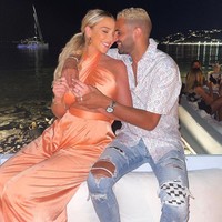 Wanita 23 tahun itu pun membagikan momen kebahagiannya di Instagram. There’s no one I’d rather do this life with, here’s to a lifetime of us. Can’t wait to grow old together. I Love You, tulisnya. Foto: Instagram @taylorwardx