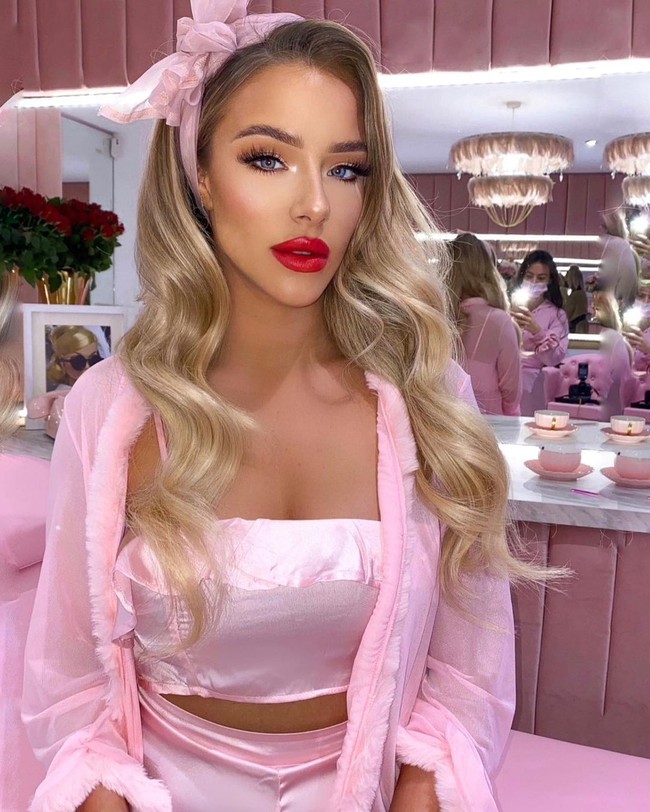 Sebagai model, Taylor telah banyak bekerja untuk brand kenamaan seperti The C Collective. Dikatakan jika ia juga tertarik untuk berkarier sebagai seorang desainer fashion. Foto: Instagram @taylorwardx