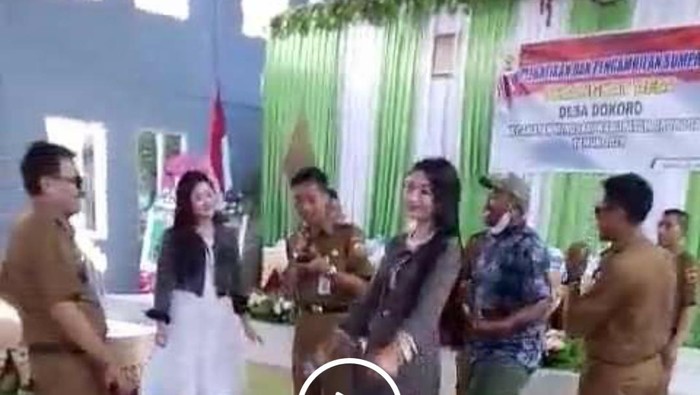Video viral kades di Grobogan joget bareng biduan dangdut, Jumat (25/6/2021).