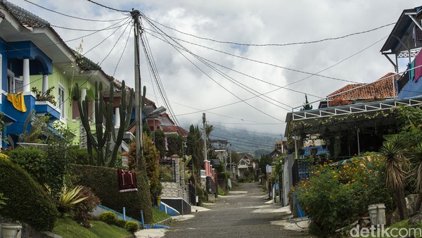 Pandemi Corona juga menghajar Kampung Arab Cipanas, Ciajur. Tak ada lagi wisatawan Timur Tengah yang datang ke sana karena pembatasan perjalanan di negaranya. Pandemi Corona juga menghajar Kampung Arab Cipanas, Ciajur. Tak ada lagi wisatawan Timur Tengah yang datang ke sana karena pembatasan perjalanan di negaranya.