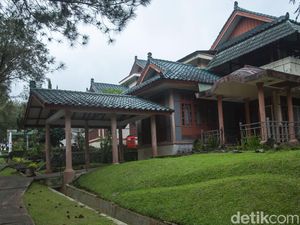 Kampung Mewah Pelaku Kawin Kontrak-Bendera Putih Parekraf