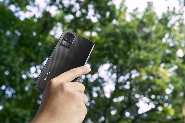 Vivo V21