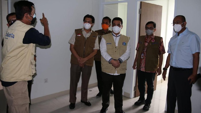 Wagub DKI saat mengecek kesiapan Rusun Pasar Rumput menjadi tempat isolasi pasien Corona (dok. Pemprov DKI)