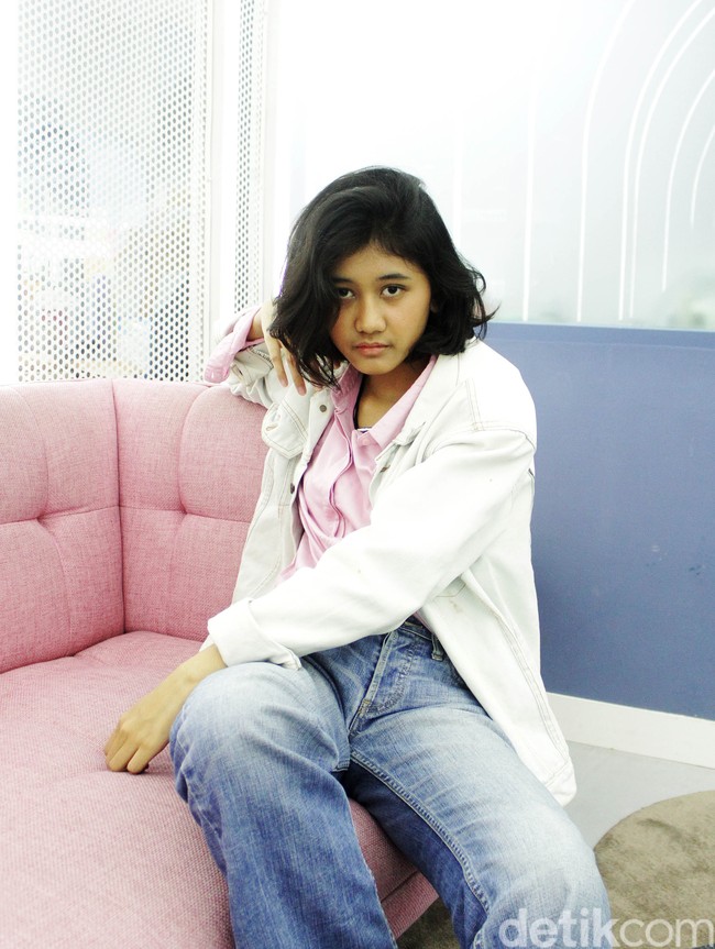 Amel yang berusia 19 tahun itu menceritakan awal mula ia melakukan sesi foto bersama Taufik. Saat itu dia dan kakaknya sedang mampir ke sebuah coffe shop. Setelah itu keduanya berencana untuk naik MRT dan foto OOTD di daerah Dukuh Atas, Jakarta Pusat. Kini namannya pun semkin viral dan bersinar.