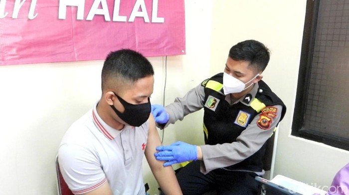 12 ribu vial vaksin disuntikan ke warga Sukabumi