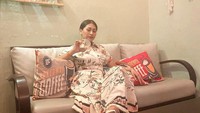 Tata Janeeta melahirkan putranya saat usia kehamilan 37 minggu. Meskipun lebih awal dari perkiraan tapi ibu dan bayinya sehat. Foto: instagram @tatajaneetaOfficial