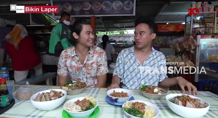 Bikin Laper! Nemenin Anwar BAB Makan Bakso Iga dan Mie Ayam Jamur Kodamar Enak
