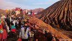 Masih Ramai Aja Peringatan Yadnya Kasada di Bromo Saat Pandemi