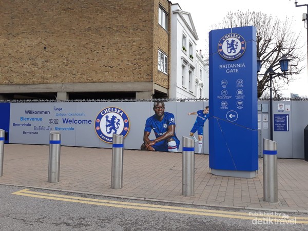 Britannia Gate salah satu akses masuk ke  Stamford Bridge